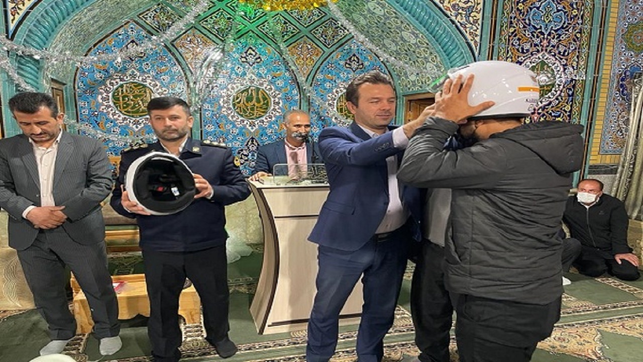 توزیع کلاه ایمنی رایگان در شهرستان نکا