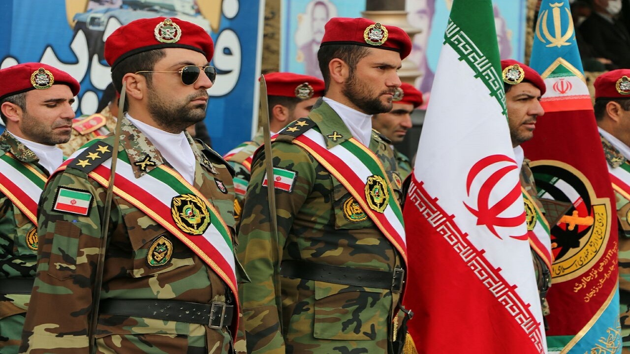 مراسم رژه روز ارتش جمهوری اسلامی ایران+عکس