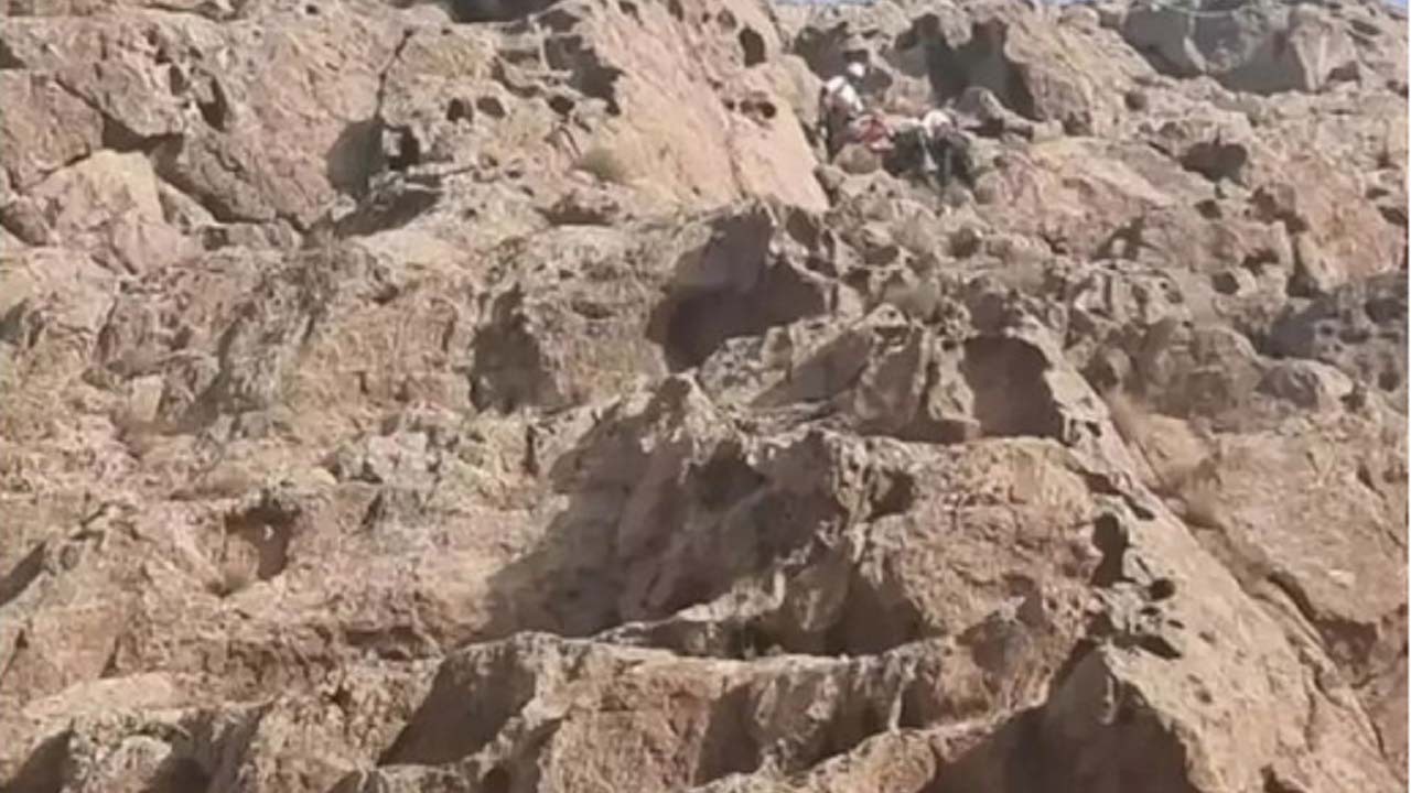 سقوط مرگبار مرد ۵۵ ساله در کوه‌های بستک