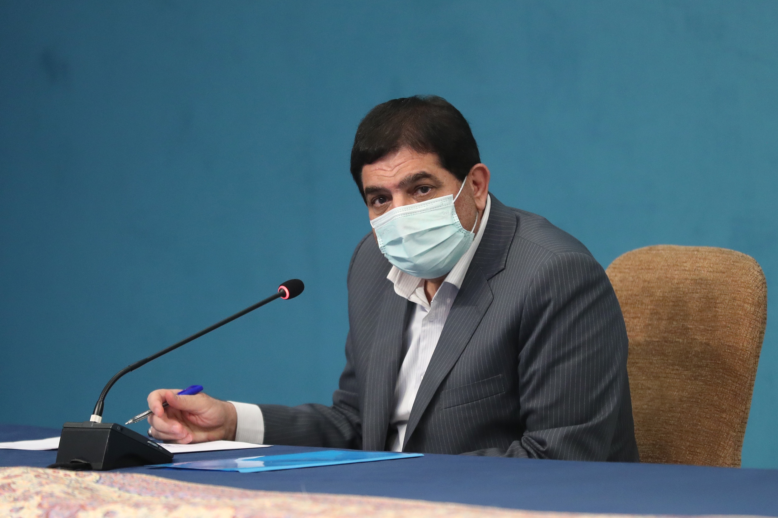 قابل قبول نیست مناطق مرکزی با وجود خلیج‌فارس و خزر آب نداشته باشند