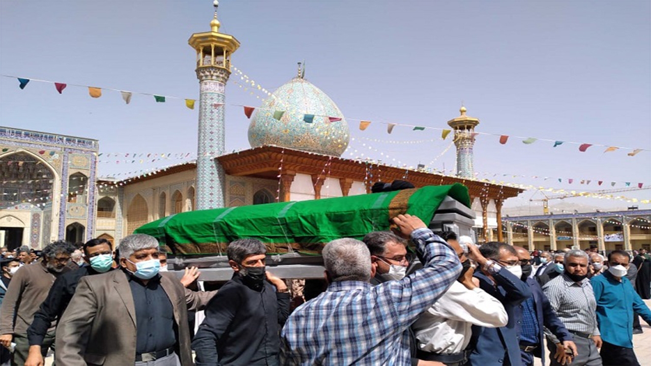 تشییع پیکر مرحوم آیت الله فقیه در بین الحرمین شیراز