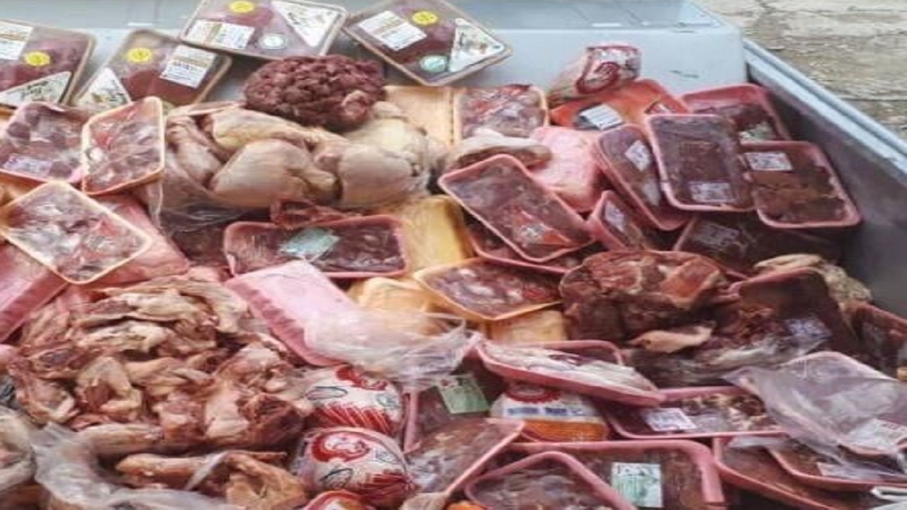 معدوم سازی بیش از ۲۲ تن مواد غذایی فاسد در خراسان رضوی