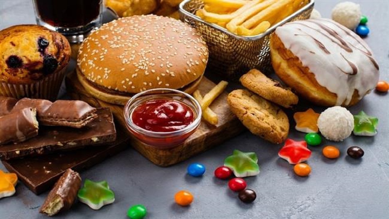 برای جلوگیری از ریزش مو دور غذاهای چرب را خط بکشید