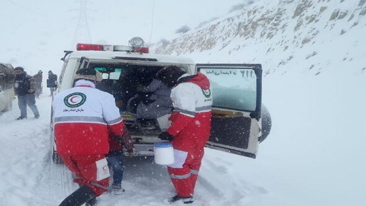 امدادرسانی هلال احمر سمنان به ۱۱۲ نفر گرفتار در برف