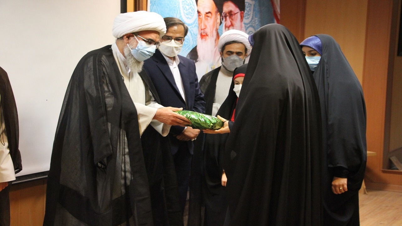 برگزاری اختتامیه اولین جشنواره قرآنى تسنیم طلاب خواهر استان بوشهر