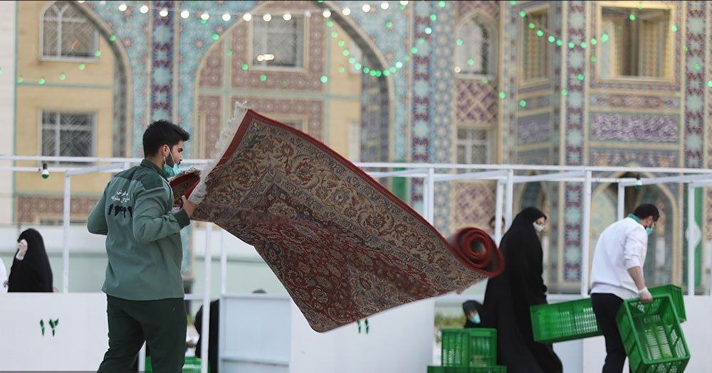 افطاری در حرم مطهر امام رضا(ع)+تصاویر