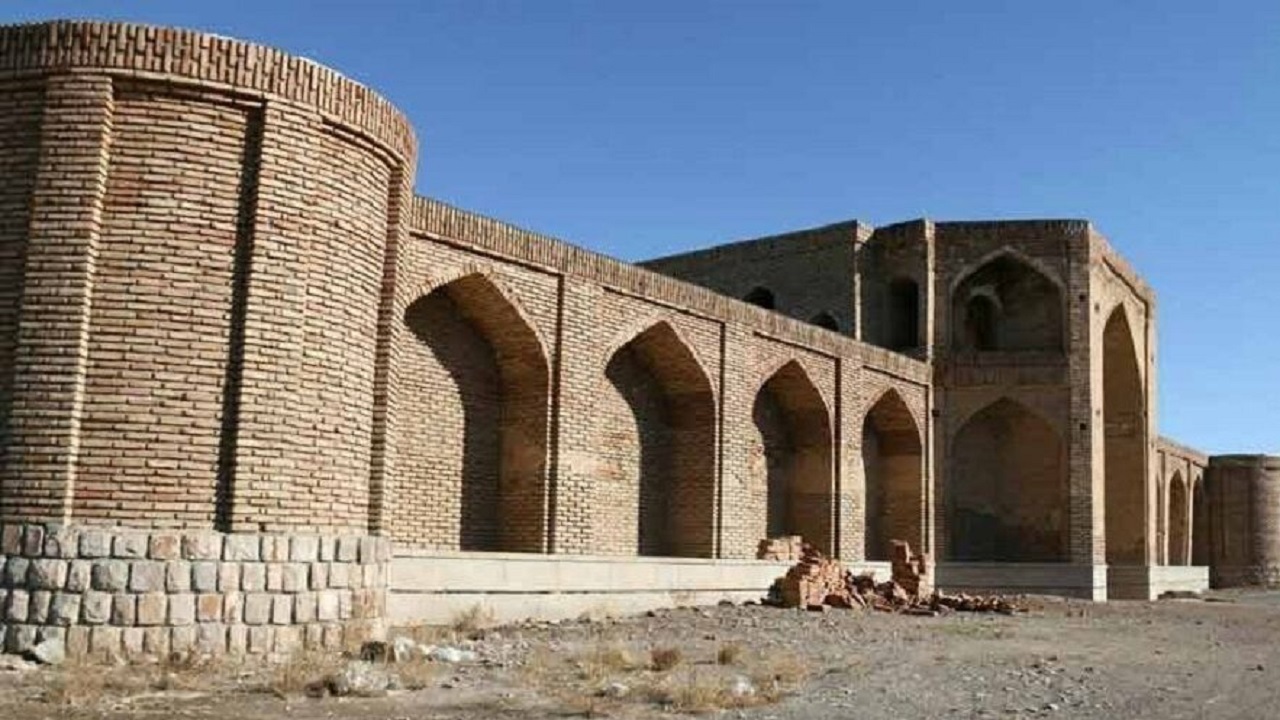 مرمت بخش‌های اضطراری کاروانسرای جمال‌آباد میانه