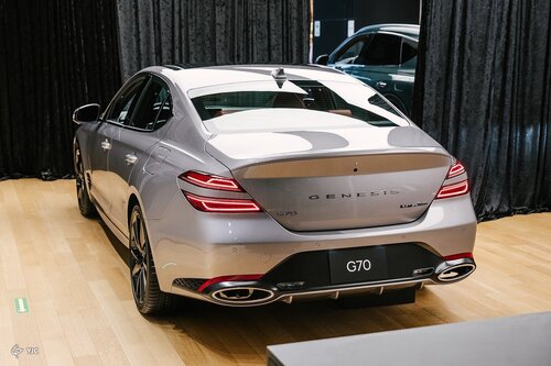 مقایسه کادیلاک 2022 CT5 با جنسیس G70 + فیلم