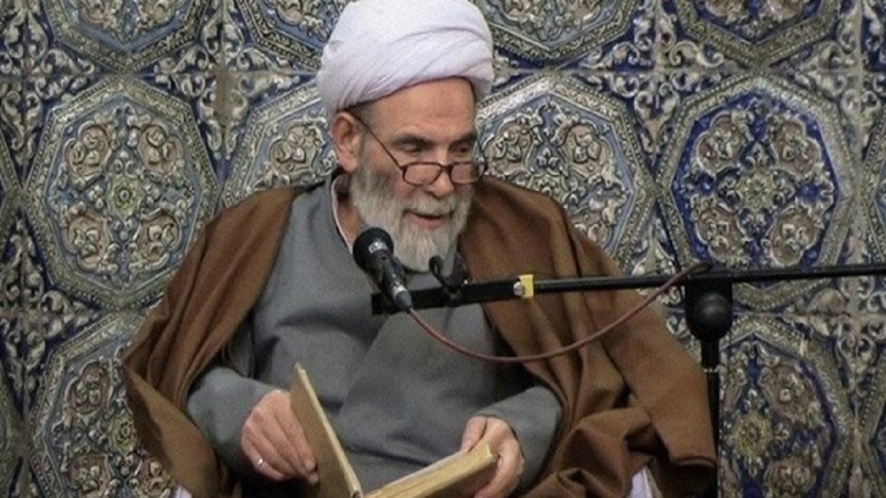 روش دعا کردن در شب‌های قدر به روایت آقامجتبی تهرانی +فیلم