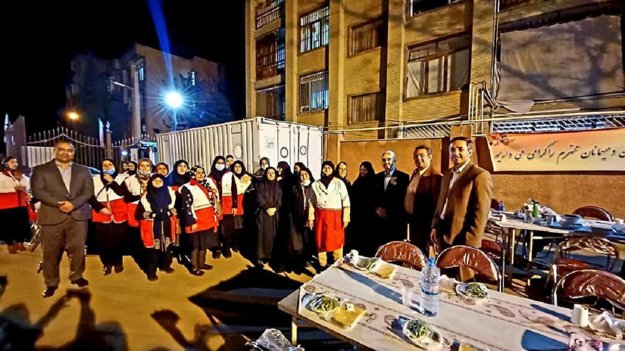 توزیع بسته های غذایی در پویش هلال رحمت شهرستان البرز