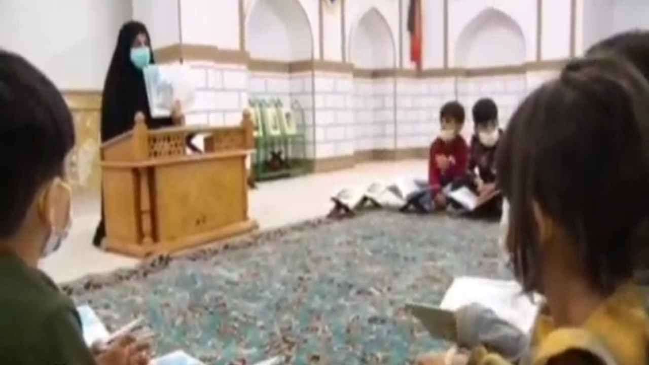 گره خوردن بازی های کودکانه با مفاهیم دینی در رواق کودک حرم مطهر رضوی