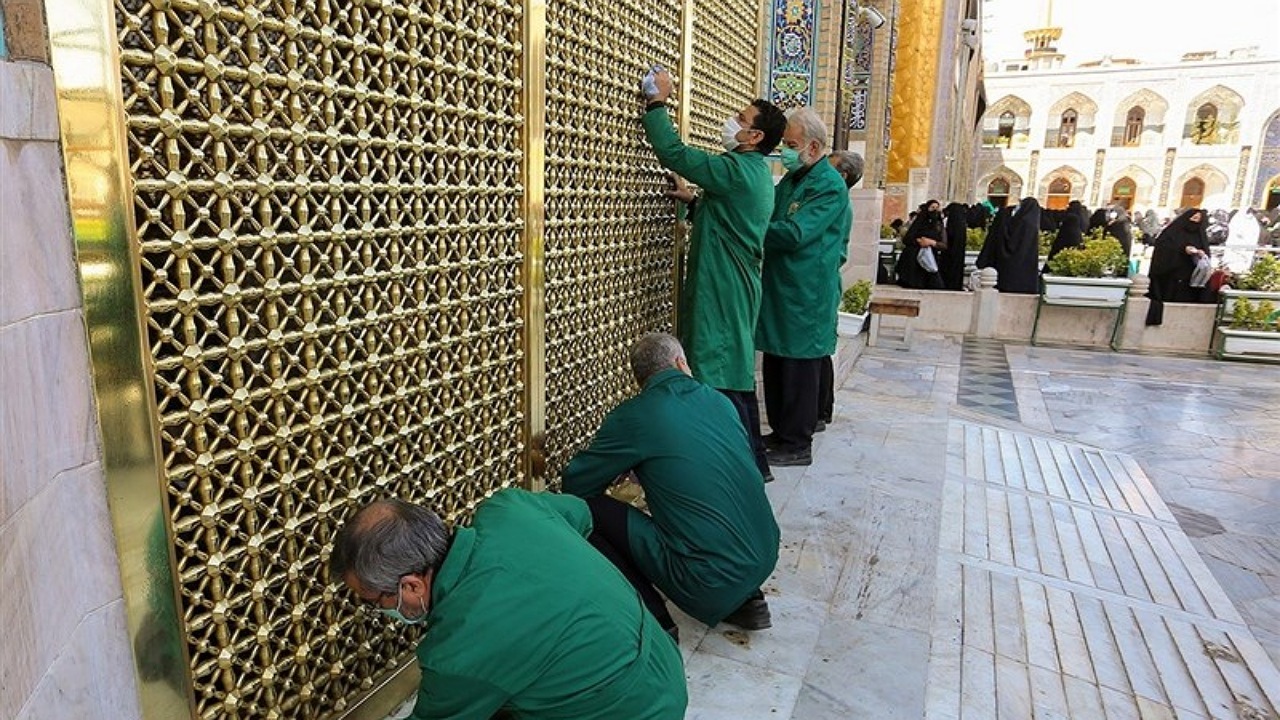 قصه ارادت خادمان بخش تنظیف به آقا امام رضا(ع)+فیلم