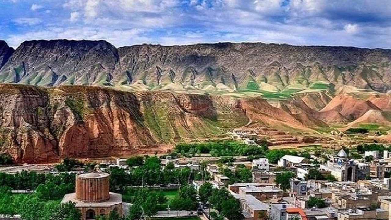 کلات نادری با کاخ خورشید و آبشار آبگرم در دامن طبیعتی بکر