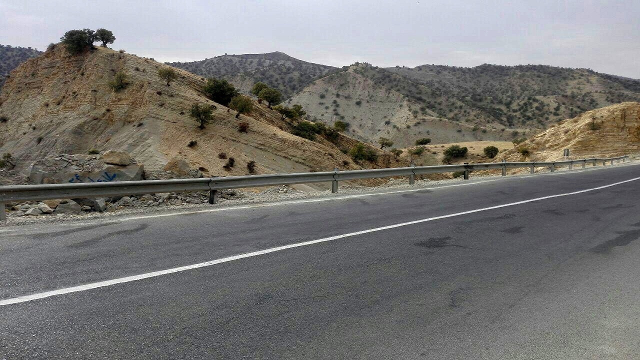 حذف ۲۲ نقطه حادثه خیز در جاده‌های ایلام در دستور کار قرار دارد