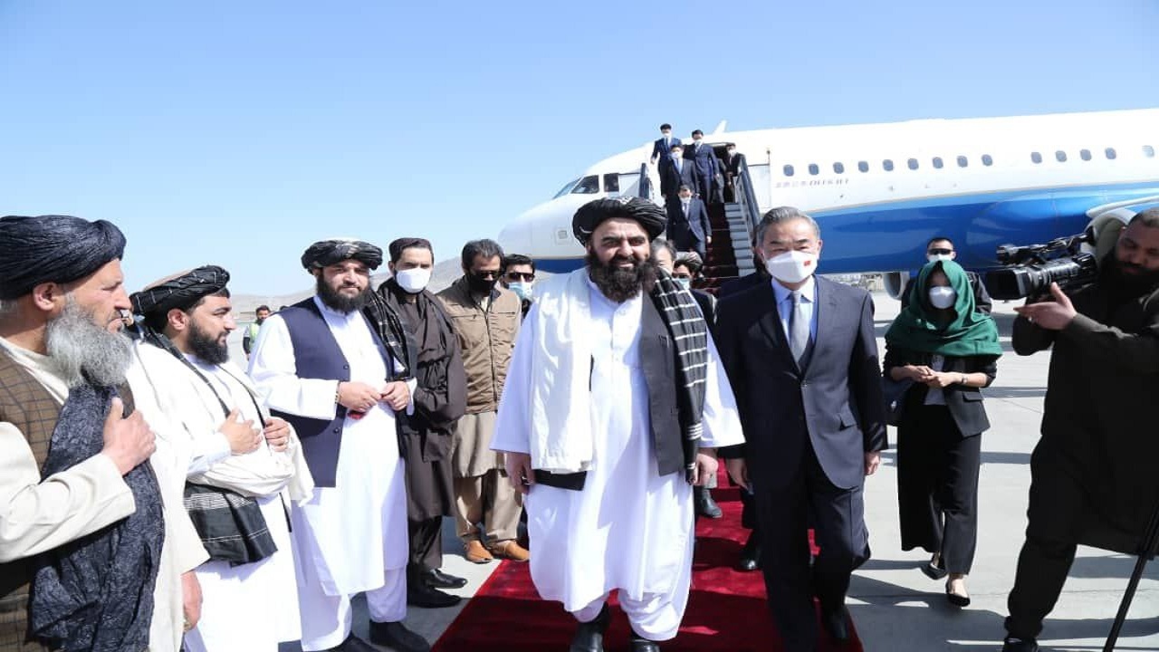 وزیر خارجه چین وارد کابل شد