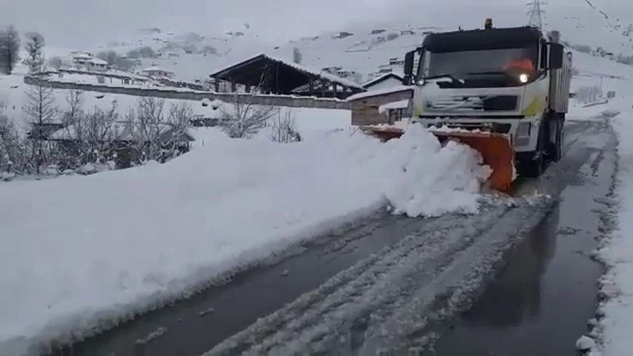 بازگشایی بخشی از جاده برف گیر پونل در رضوانشهر