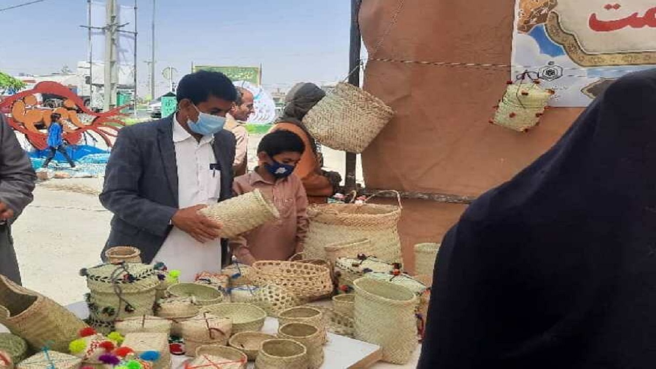 نمایشگاه آثار صنایع دستی مددجویان کمیته امداد در خاش برپا شد