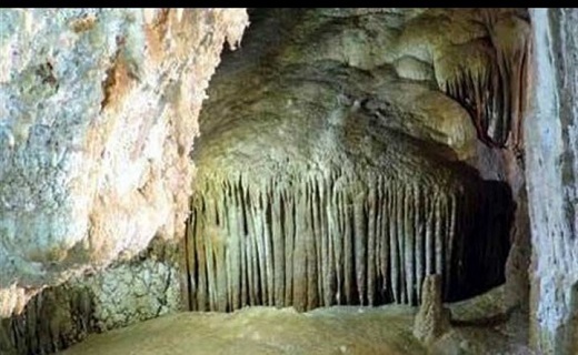 غار بتون یکی از عارهای بی انتها در سرایان است