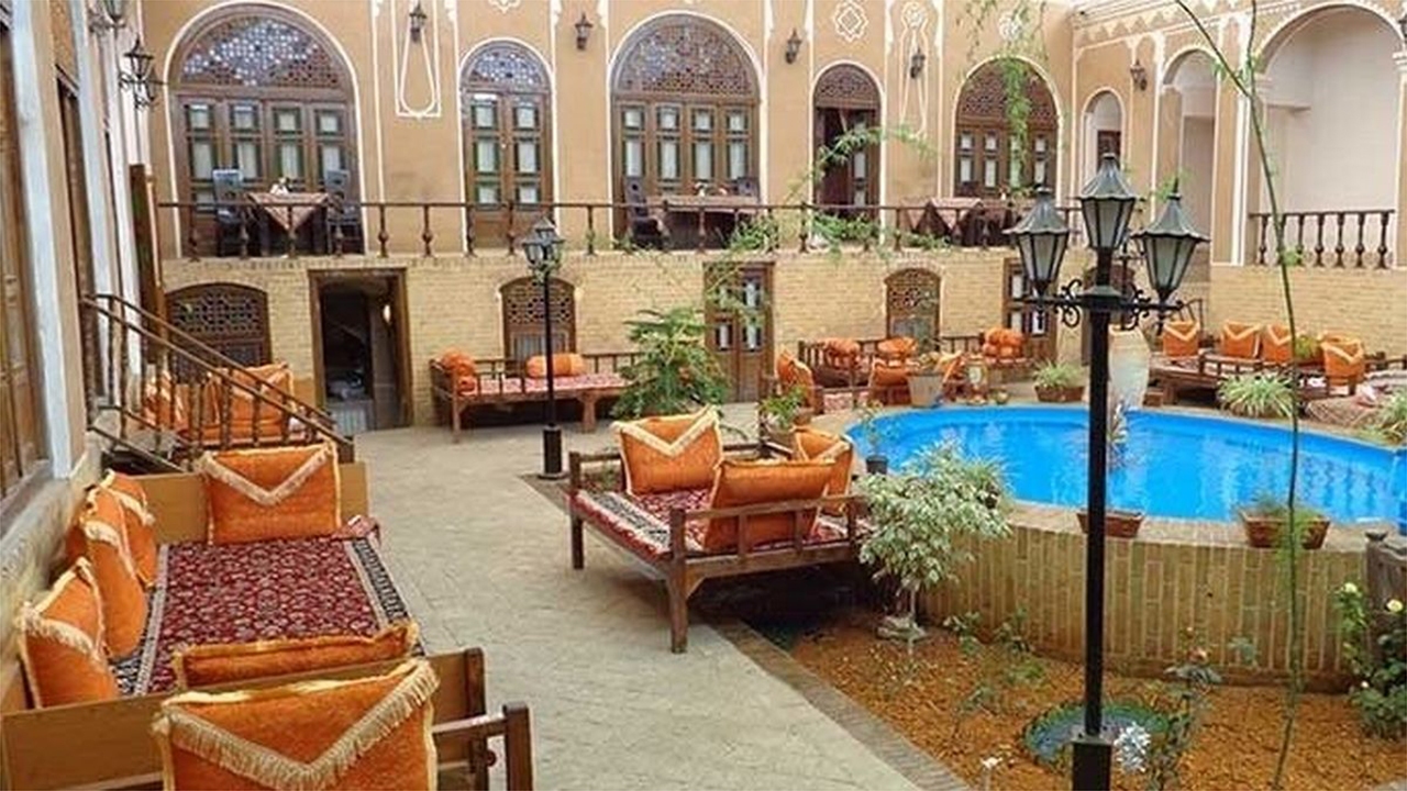 شتاب توسعه روستاها با اقامتگاه های بومگردی/ فعالیت۱۷۰ اقامتگاه بومگردی در استان فارس