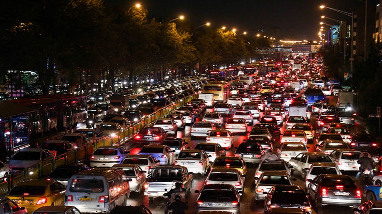 موج بازگشت مسافران نوروزی در آزادراه رشت به قزوین + فیلم