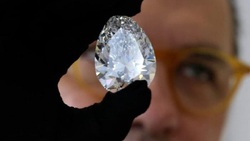 باشگاه خبرنگاران -بزرگترین الماس سفید به فروش می‌رسد