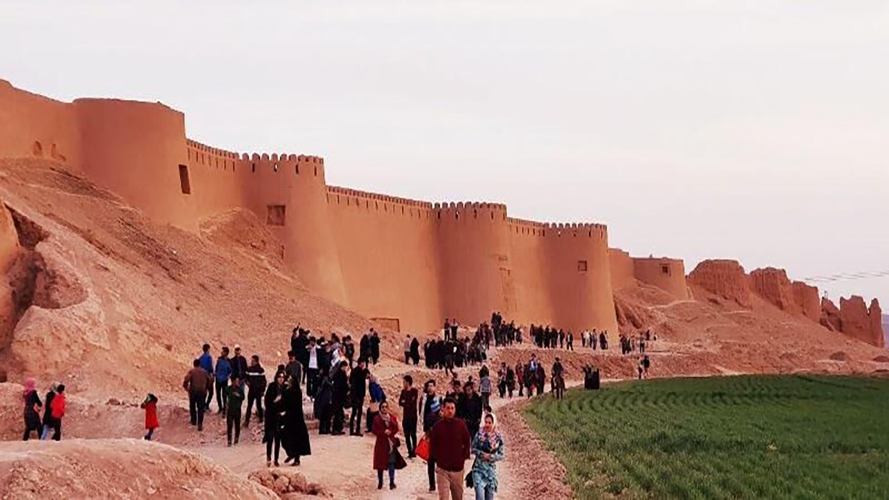 بازدید چشمگیر گردشگران از ارگ بلقیس اسفراین