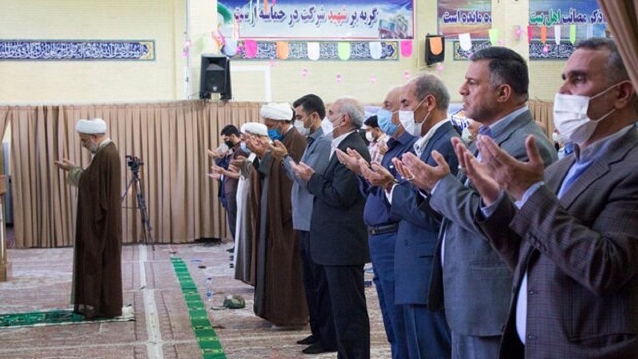 نماز جماعت در مساجد بین‌راهی قم اقامه می‌شود