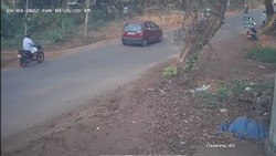 باشگاه خبرنگاران -فرار از مرگ دوچرخه سوار از مقابل اتوبوس + فیلم