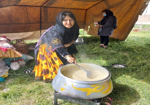 پخت آش دوغ در چادر عشایر
