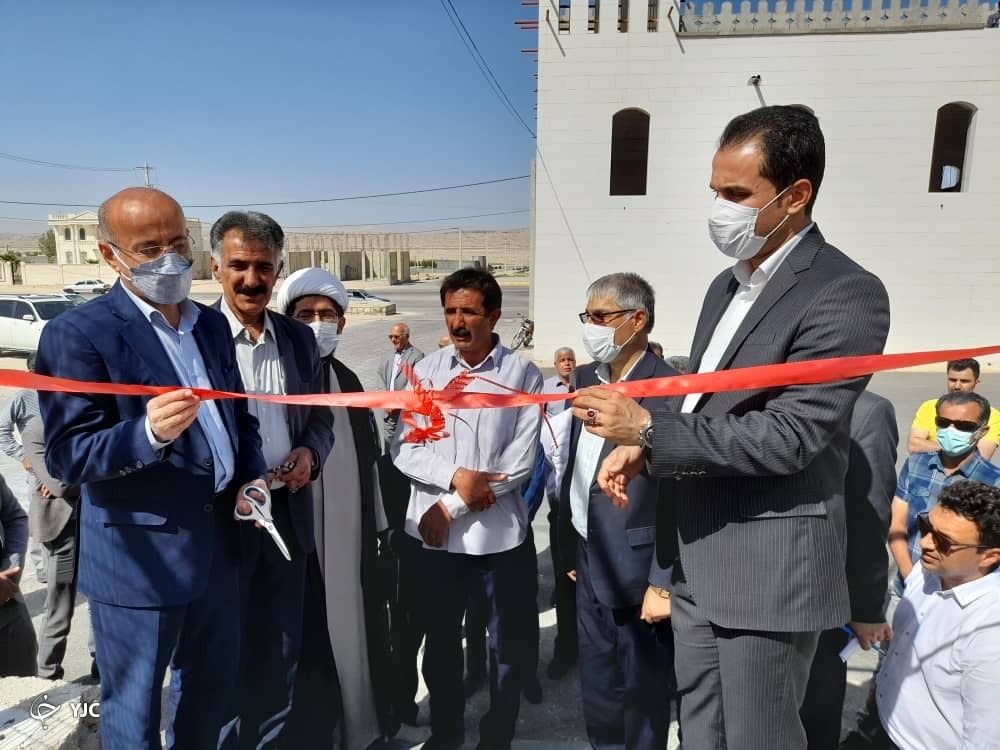 افتتاح دو زمین چمن مصنوعی در شهرستان لامرد