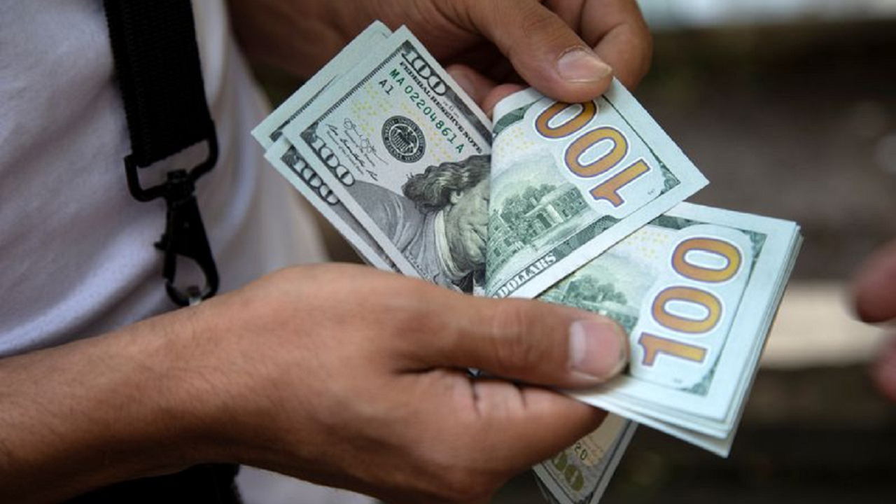 ارزش روبل روسیه در برابر دلار آمریکا در حال افزایش است
