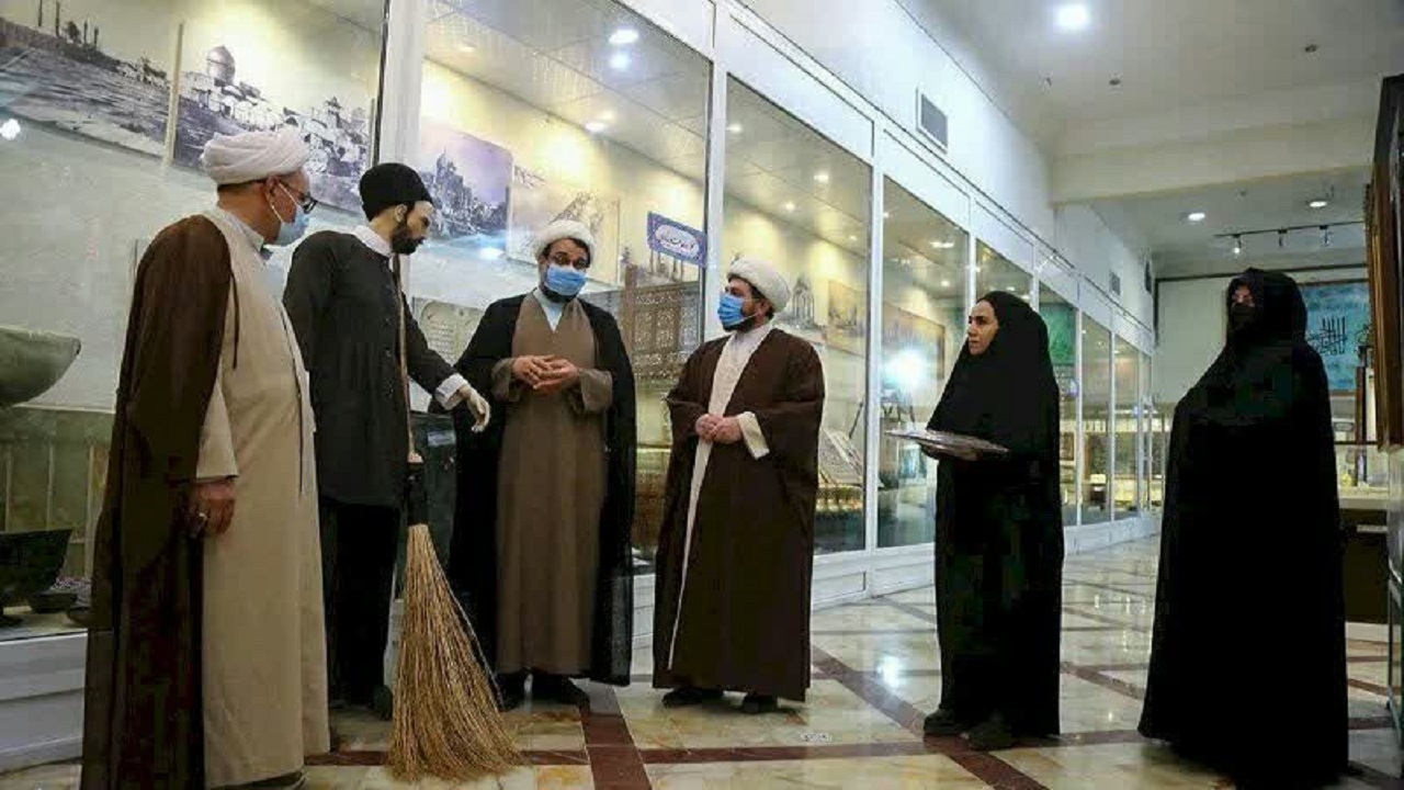مشاغل و مناصب قدیمی حرم مطهر در موزه فاطمی قم نمایش داده می‌شود
