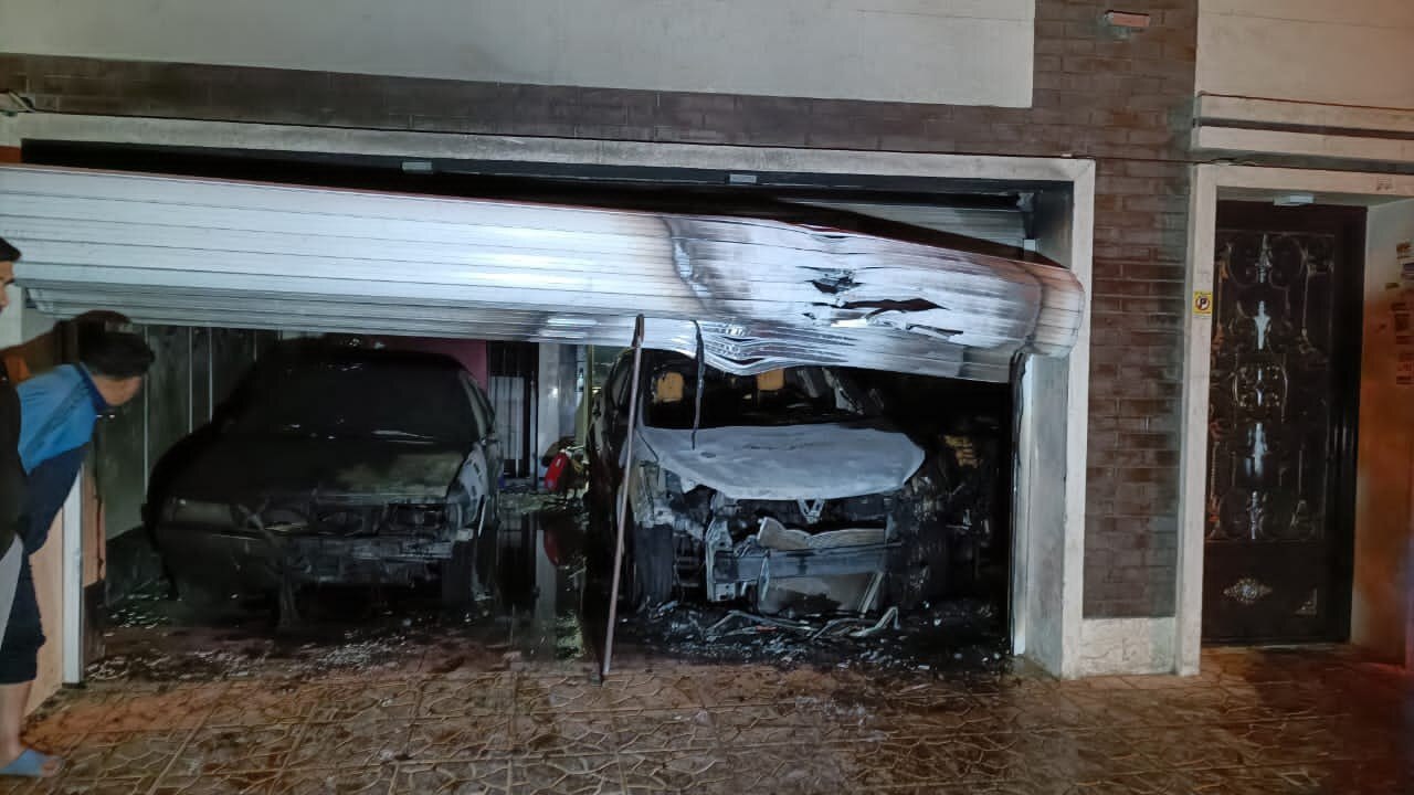 پارکینگ منزل مسکونی در خیابان ۱۳ آبان طعمه آتش شد