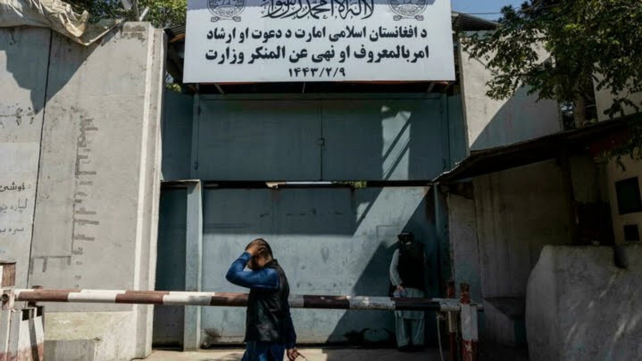 زنان بدون حجاب از ورود به ادارات دولتی منع شدند