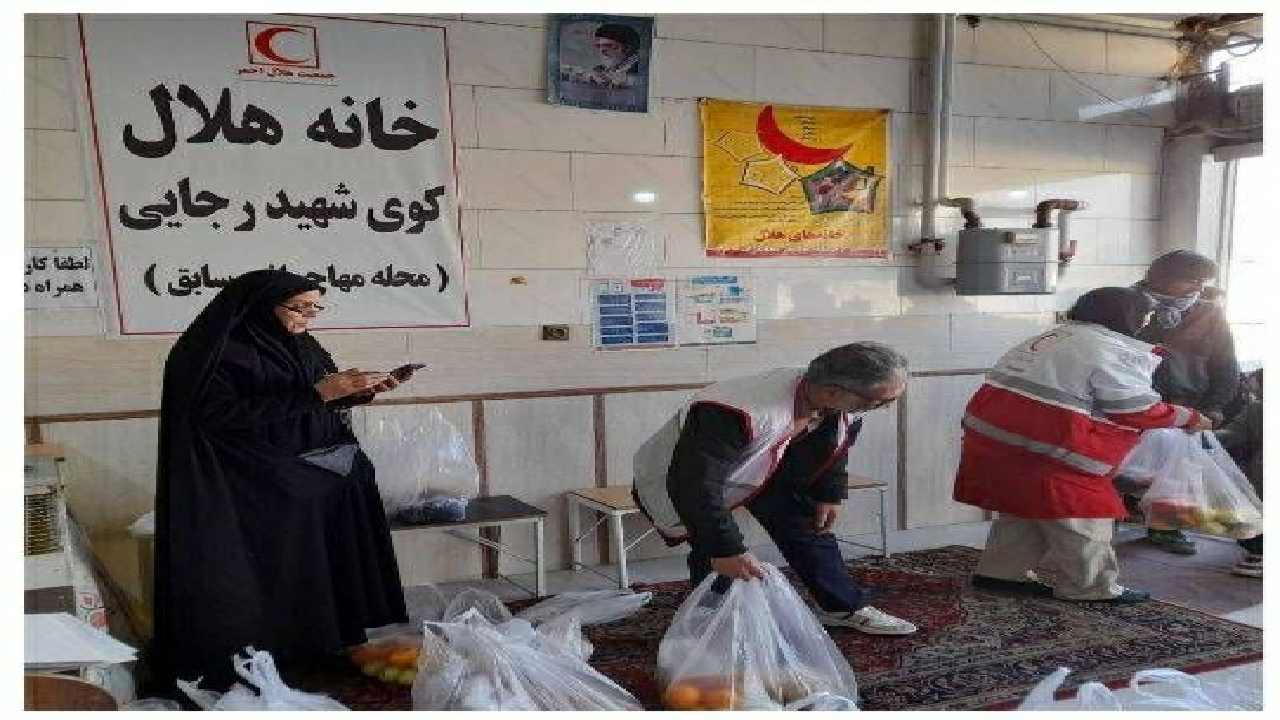 ‍ توزیع بیش از ۶٠ بسته یلدانه میان نیازمندان شهرستان البرز