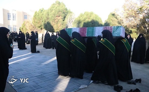 استقبال و وداع دانش آموزان یزدی با پیکر شهید گمنام+تصویر