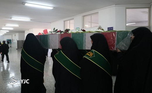 استقبال و وداع دانش آموزان یزدی با پیکر شهید گمنام+تصویر
