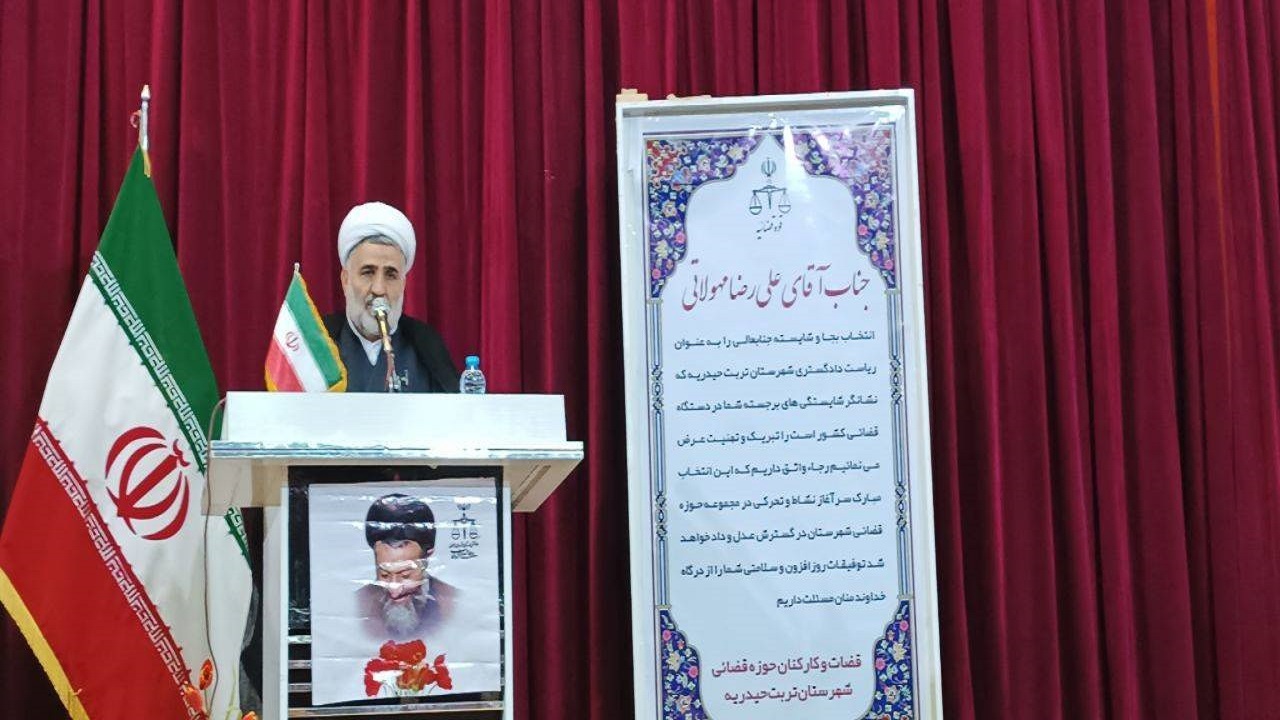 مسئولان کشور خدمات نظام اسلامی را برای مردم تبیین کنند