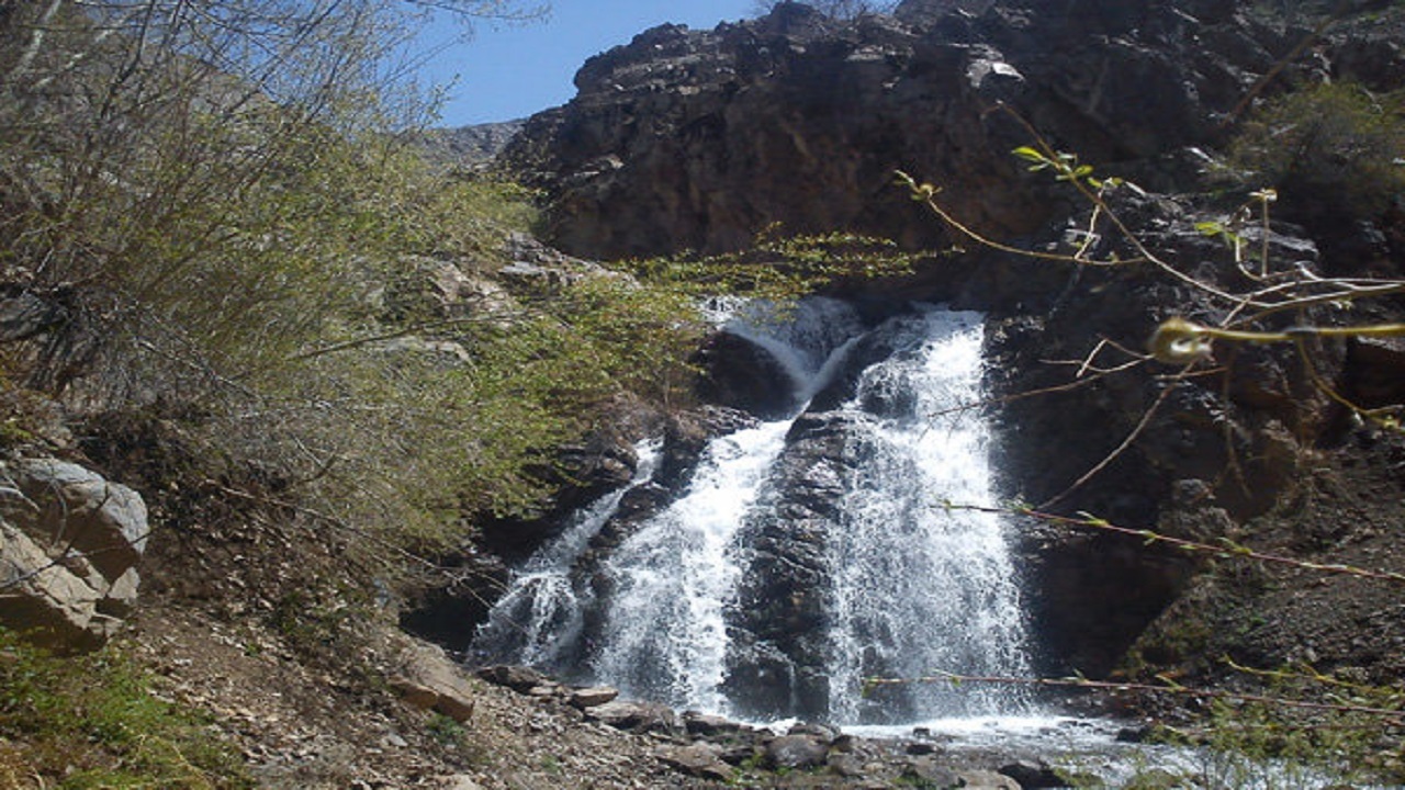 نمایی از طبیعت آبشار روستای سلاله + فیلم