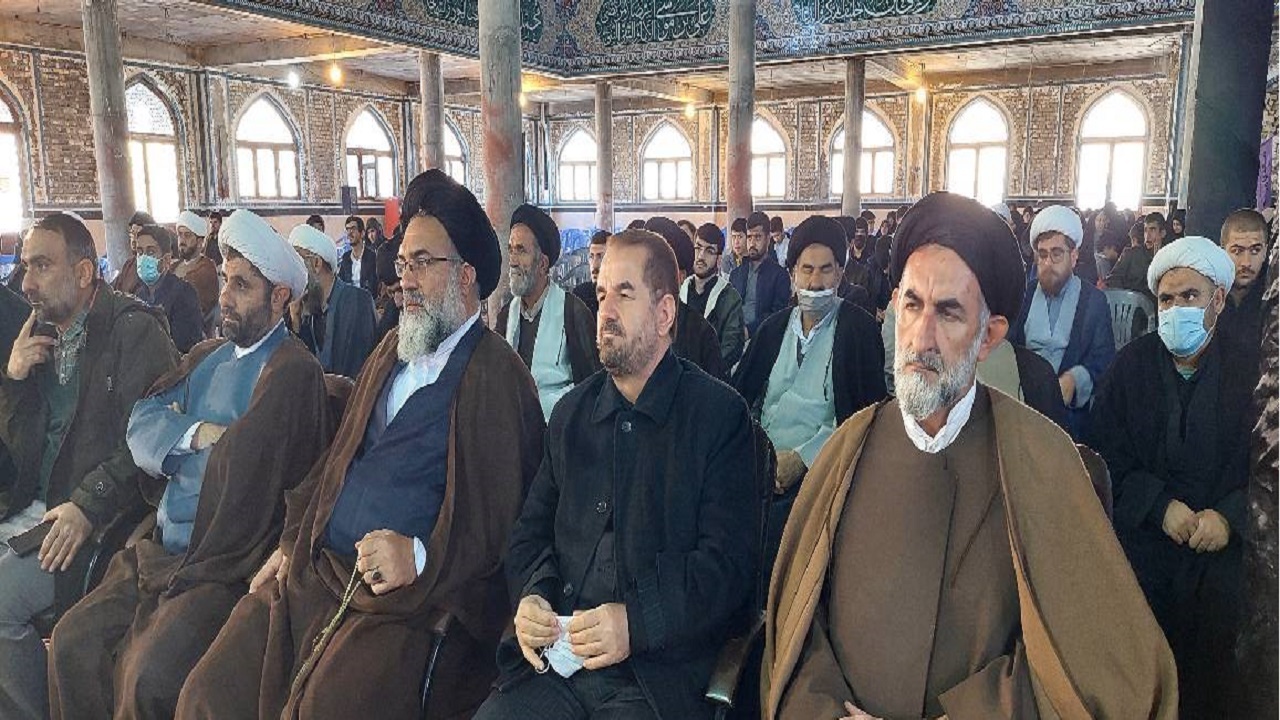 دشمن به دنبال خدشه دار کردن ارزش‌های انقلاب است