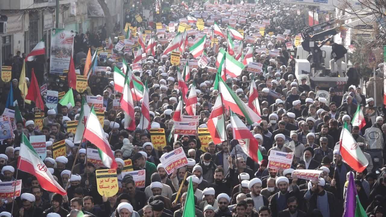 راهپیمایی مردم قم در سالروز حماسه نهم دی