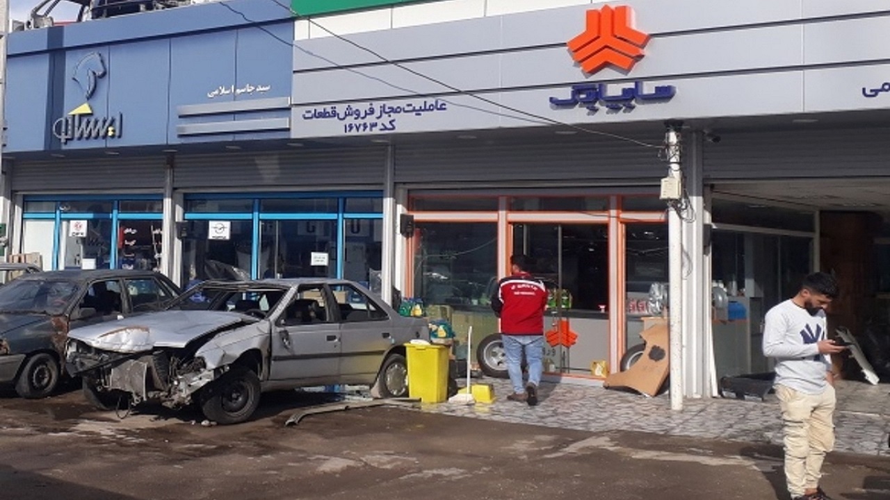 گلایه از طولانی بودن تعمیرات خودرو و عدم پرداخت خسارت در نمایندگی‌های سایپا