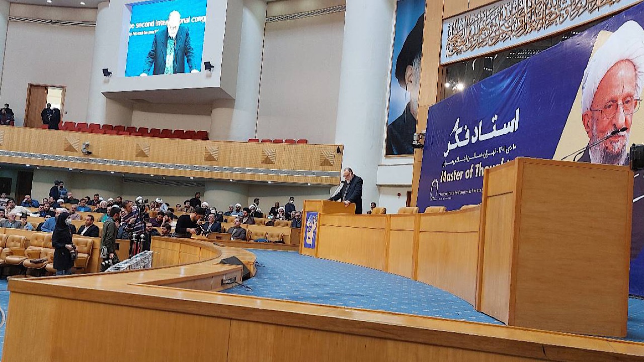 ارج نهادن به علما بزرگداشت علم و عبودیت است