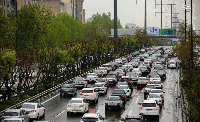 شروع ترافیک در سطح معابر پايتخت/ ترافيک در خيابان آزادى سنگين است