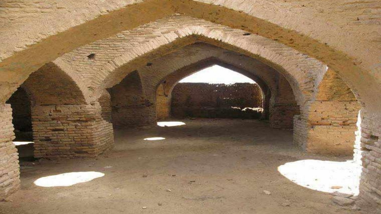 کاروانسرای تاریخی روستای مائین نیازمند توجه مسئولان + فیلم