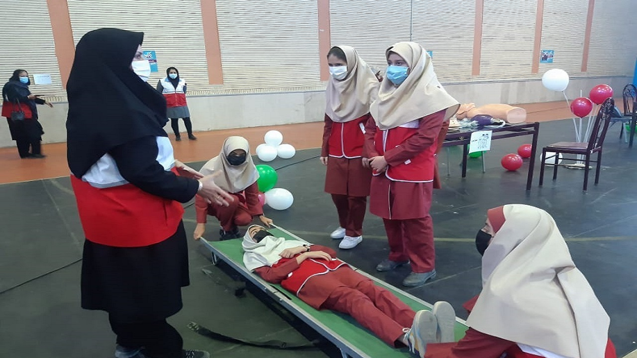 آموزش امدادی یک میلیون و ۵۰۰ هزار دانش‌آموز در طرح همتا هلال‌احمر