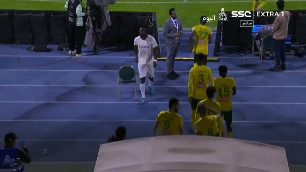 رقیب رونالدو در النصر وسط بازی قهر کرد + عکس