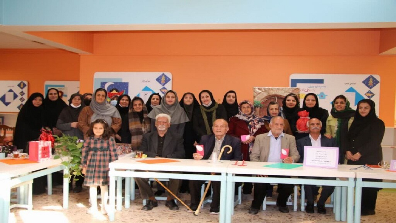 رونمایی از سه کتاب در فرخشهر