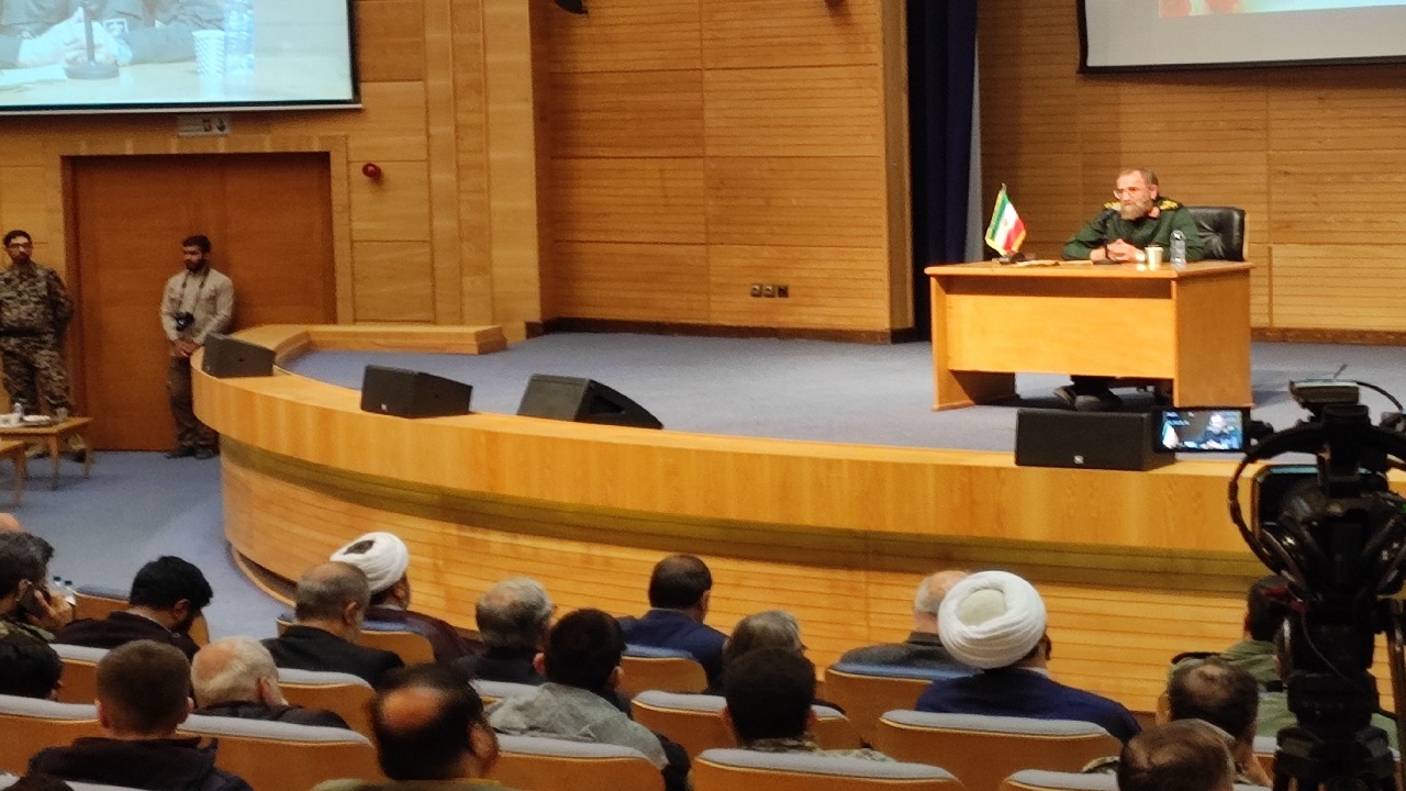 پایداری در برابربیگانگان، بزرگداشت شهدا است