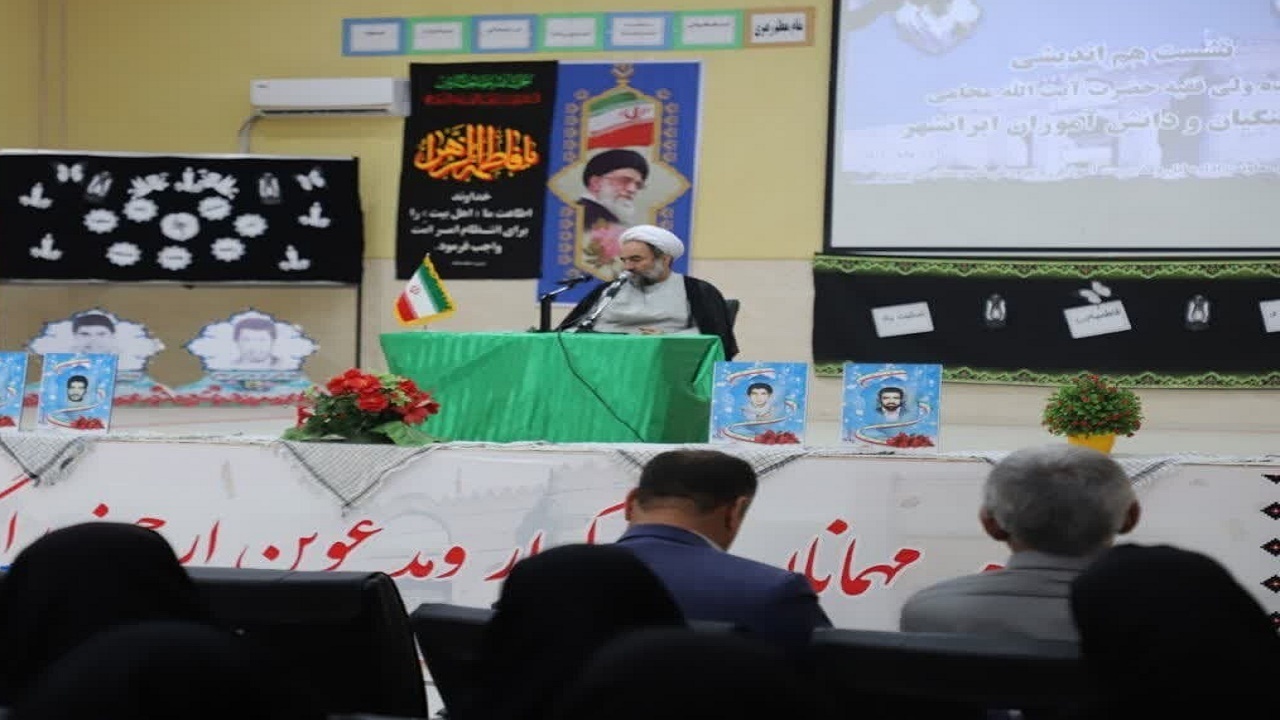 سردار شهید سلیمانی الگوی خوبی برای جوانان انقلابی است